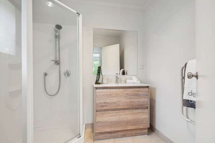 31 Admirals Court Drive Greenhithe_12