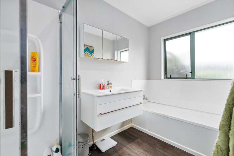 17b Morrison Crescent Glenview_11