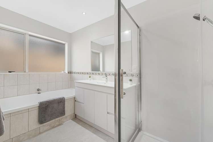 1 Bejoy Rise East Tamaki Heights_17