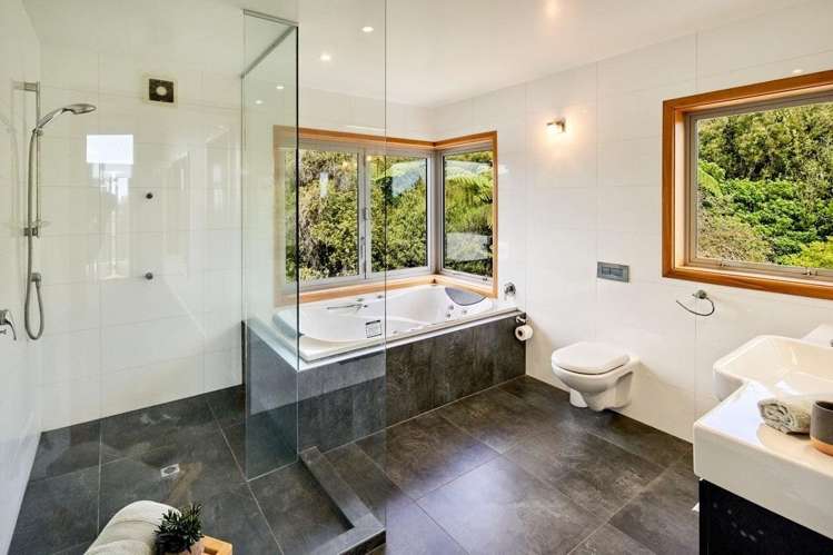 102 Kuku East Road Manakau_18