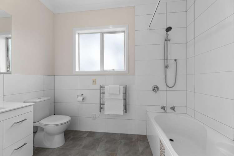 46 Wharf Road Clarks Beach_17