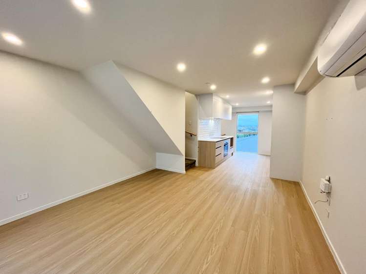 16/9 Aeroview Drive 1603_3