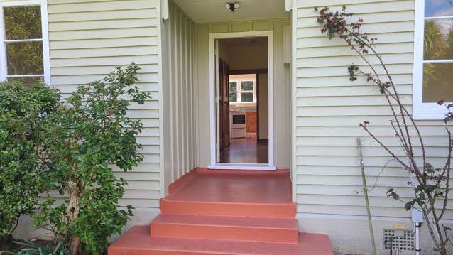 89 Savage Crescent West End_3