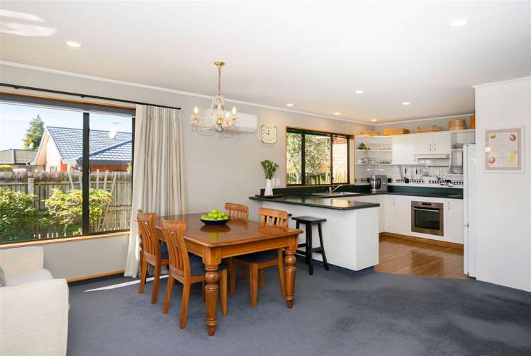 20 Karina Crescent Redwoodtown_4