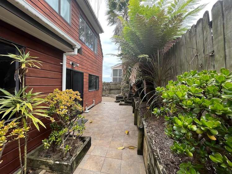 2/205 Abbotts Way Remuera_10