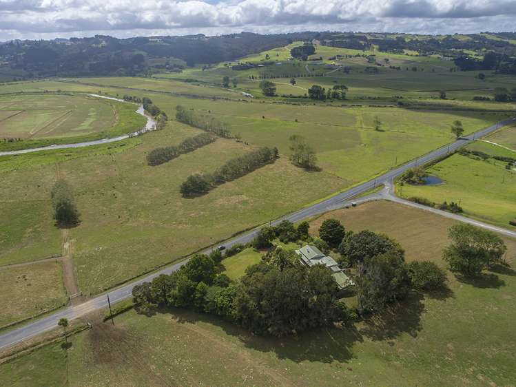 2059 State Highway 16 Helensville_34