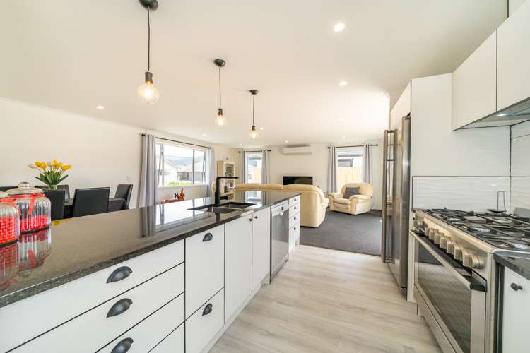 13 Poulson Grove Trentham_7