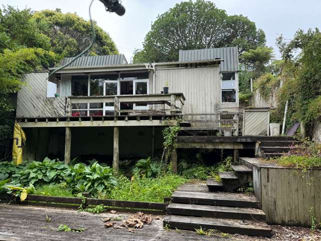 220 Golf Road Titirangi_1