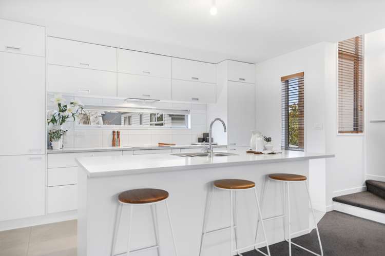 2/63 Burke Street Addington_1