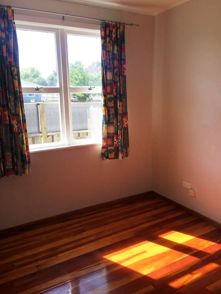 18 Clinton Avenue Te Atatu Peninsula_10