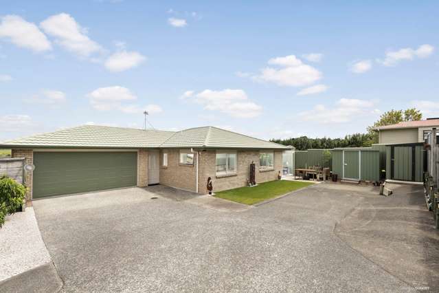 Exceptional 3-Bedroom Home with Double Interna...