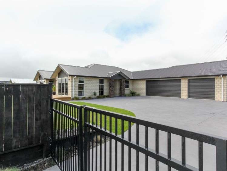 9 Honeyfield Drive Whalers Gate_28