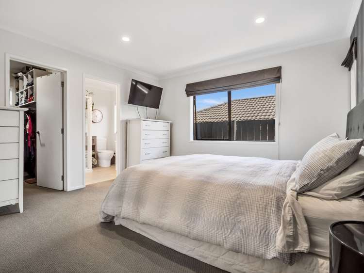 8 Farleigh Close Huntington_17