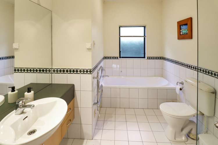 122 Viewmont Drive 10609_19