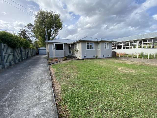 Handy Location to all amenities!