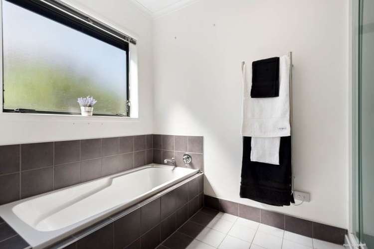 27 Newbliss Crescent East Tamaki Heights_18