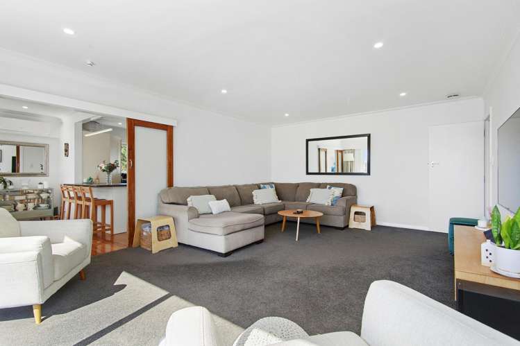 37 Sunrise Boulevard Tawa_9