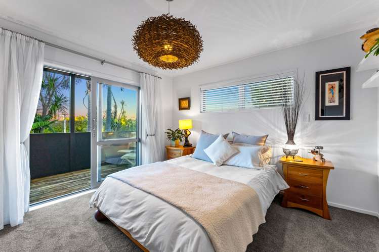 2/962 Beach Road Torbay_10