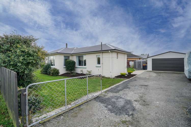 200 Pomona Street Strathern_17