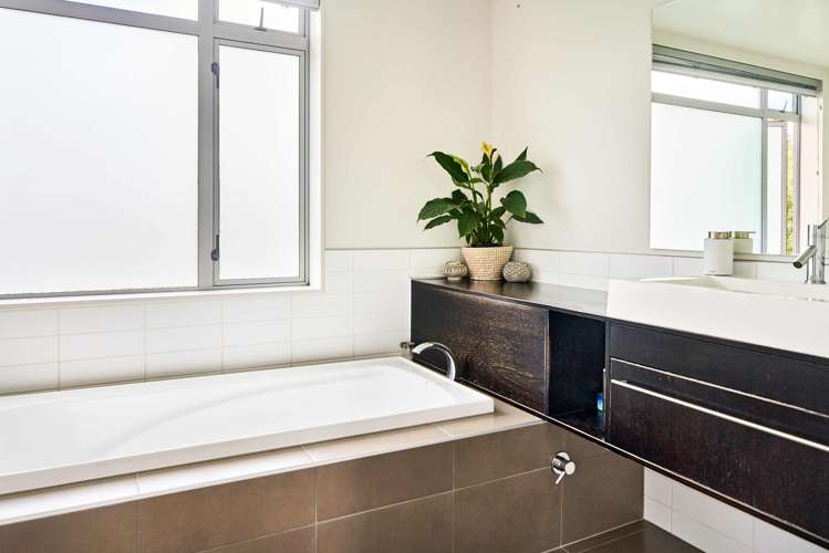 35 Endeavour Drive Whitby_13