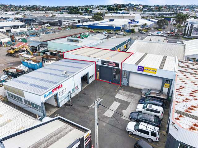 Vacant industrial opportunity - prime Wairau Road