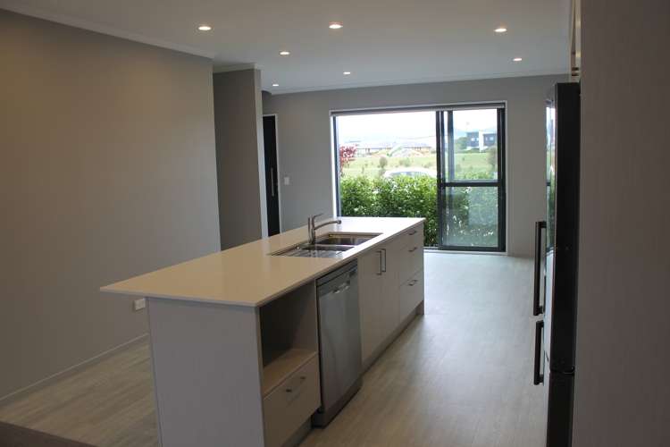 22 Tippet Crescent Wigram_2