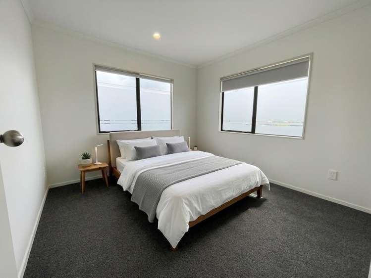 81 Royal Road Massey_15