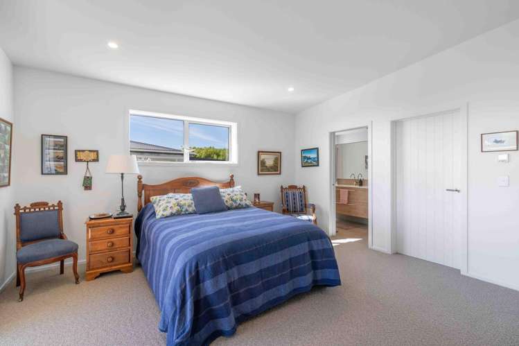 9 Violet Street Riverton_10