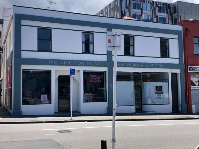 Spacious 5‑Bedroom Flat – Close to City