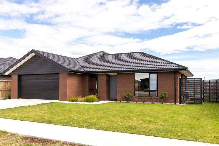 10 Caproni Road Burleigh_13