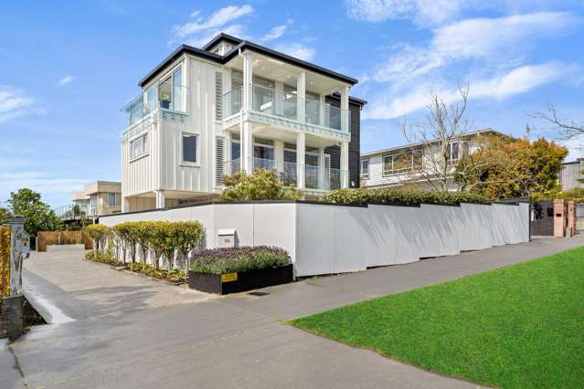 Versatile three-level luxury home with sea views