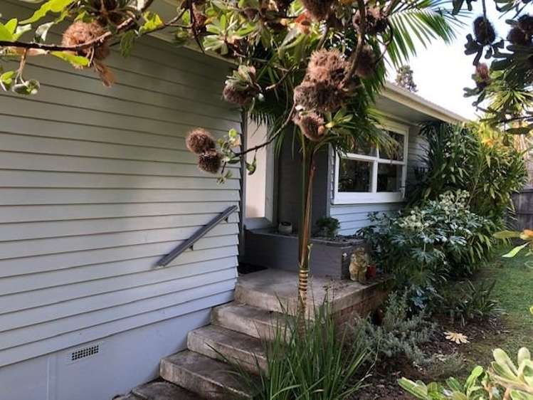 8 Vandeleur Avenue Birkdale_1