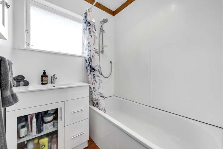 15 Waikaremoana Place Pakuranga Heights_17