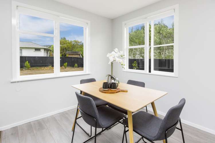 11 Richard Grove Stokes Valley_17