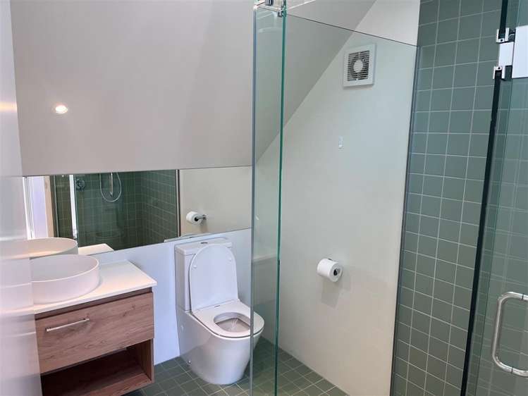 2/20 Dickens Street Addington_6