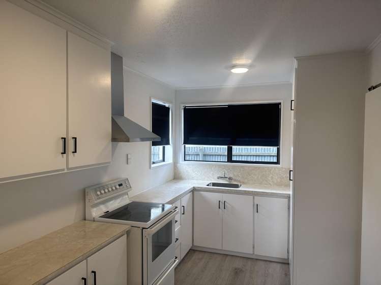 2/260 Moore Street Ashburton_5