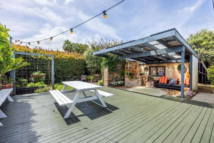 8 Craigbank Avenue New Lynn_1