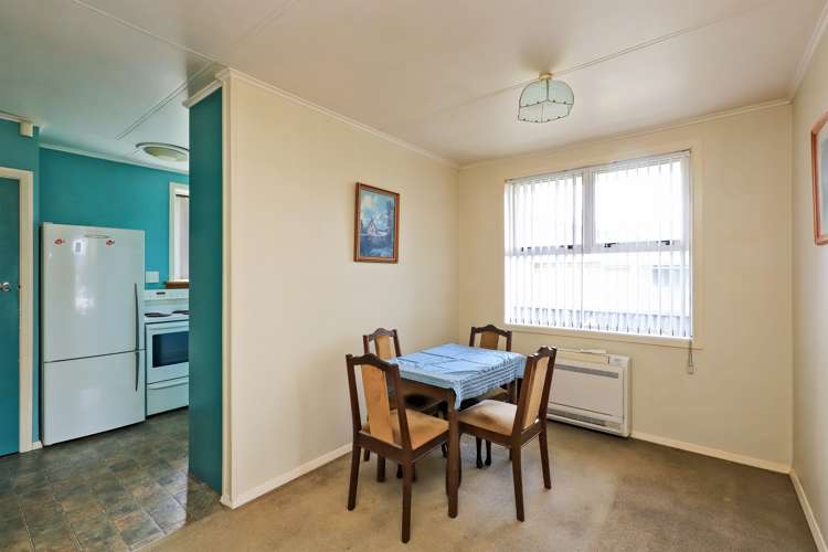 221 Sunnybank Crescent Camberley_2