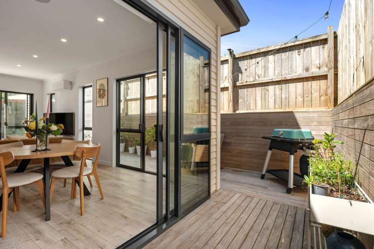 562d Beach Road Rothesay Bay_24