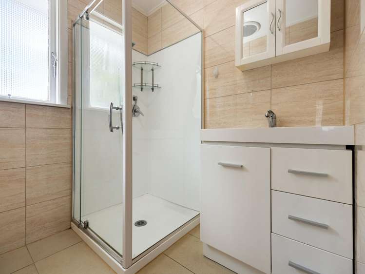 10 Rosalind Street Deanwell_15