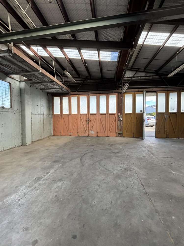 405-407 King Street North_0