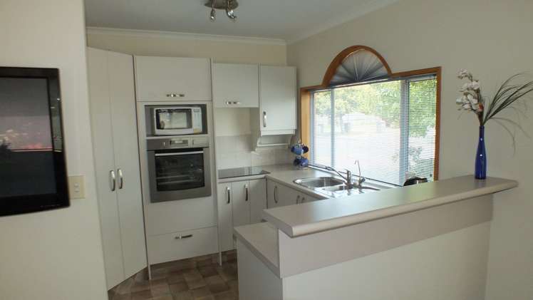 82 Pages Road Allenton_2