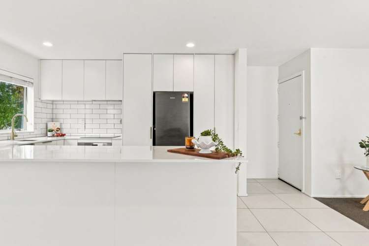 2/102 Rossall Street Merivale_9