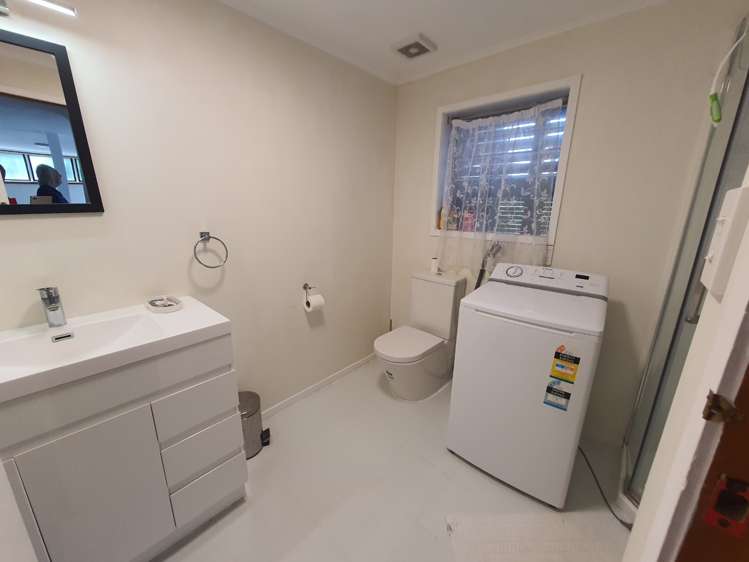 83 Beach Road Mellons Bay_5