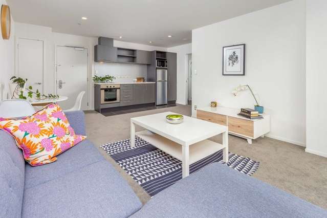 Central Auckland 1BR Gem with Balcony!
