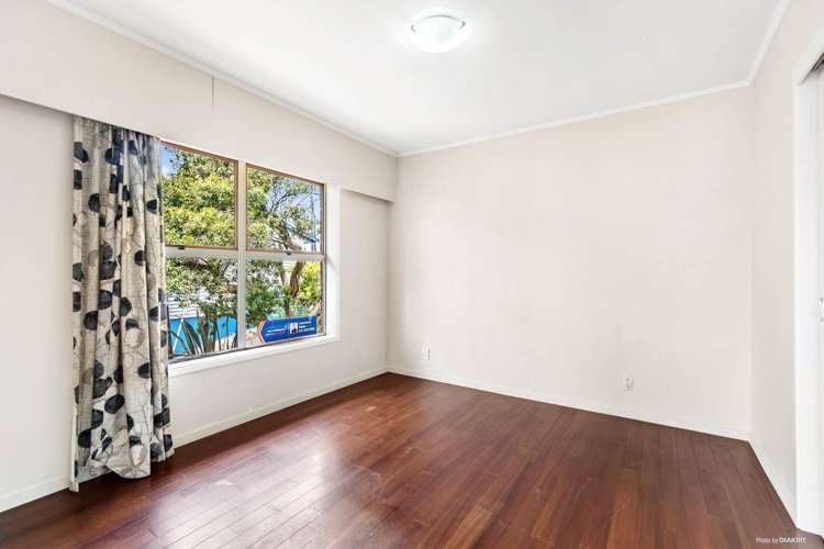 2/581 East Coast Road Browns Bay_3