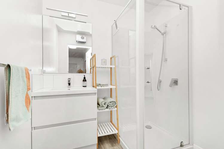 37 Sunrise Boulevard Tawa_19