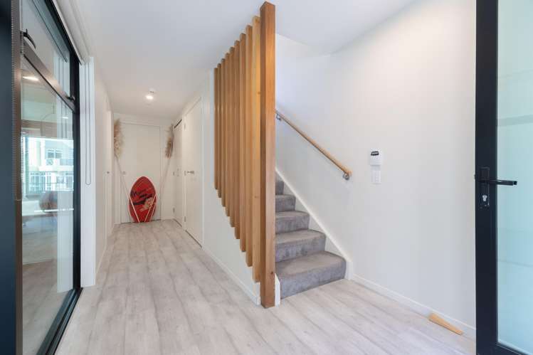 6/2 Matatua Road Raumati Beach_15