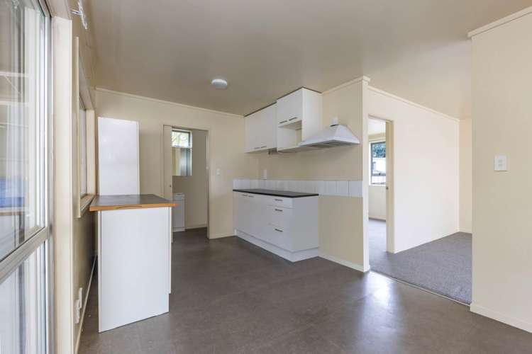 16 Kaikoura Street Henderson_15