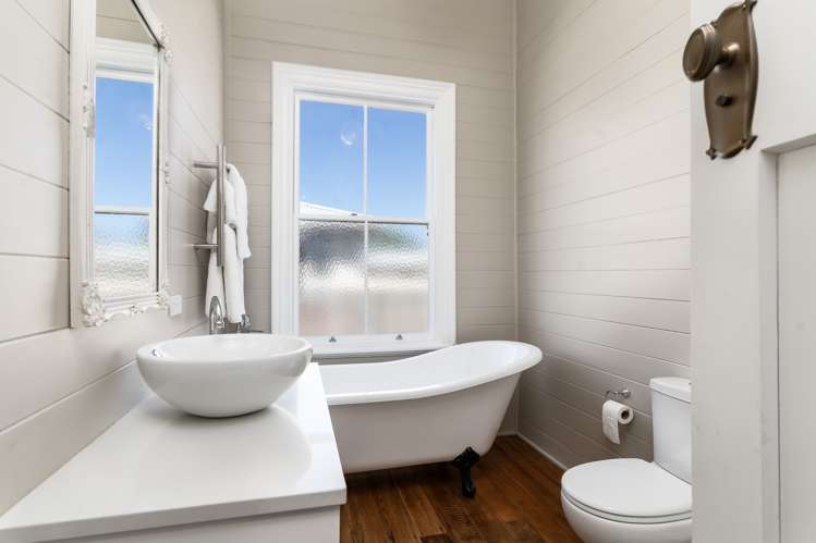 260 High Street North Carterton_13